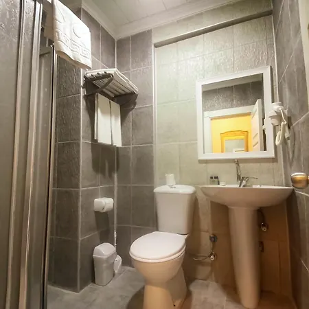 Spring Hotell Side